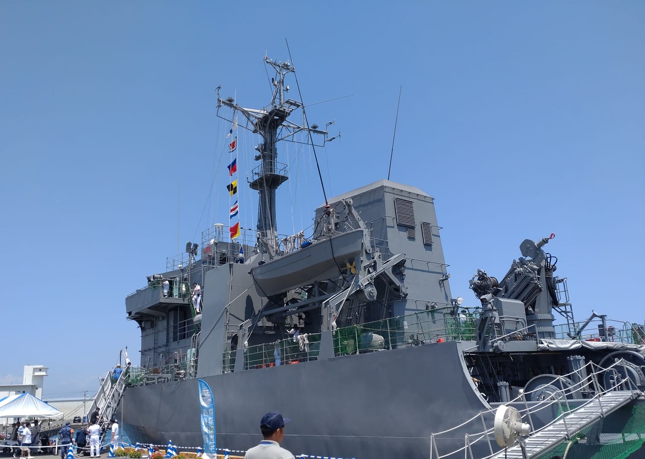 御前崎海上自衛隊の多用途支援艦「えんしゅう」