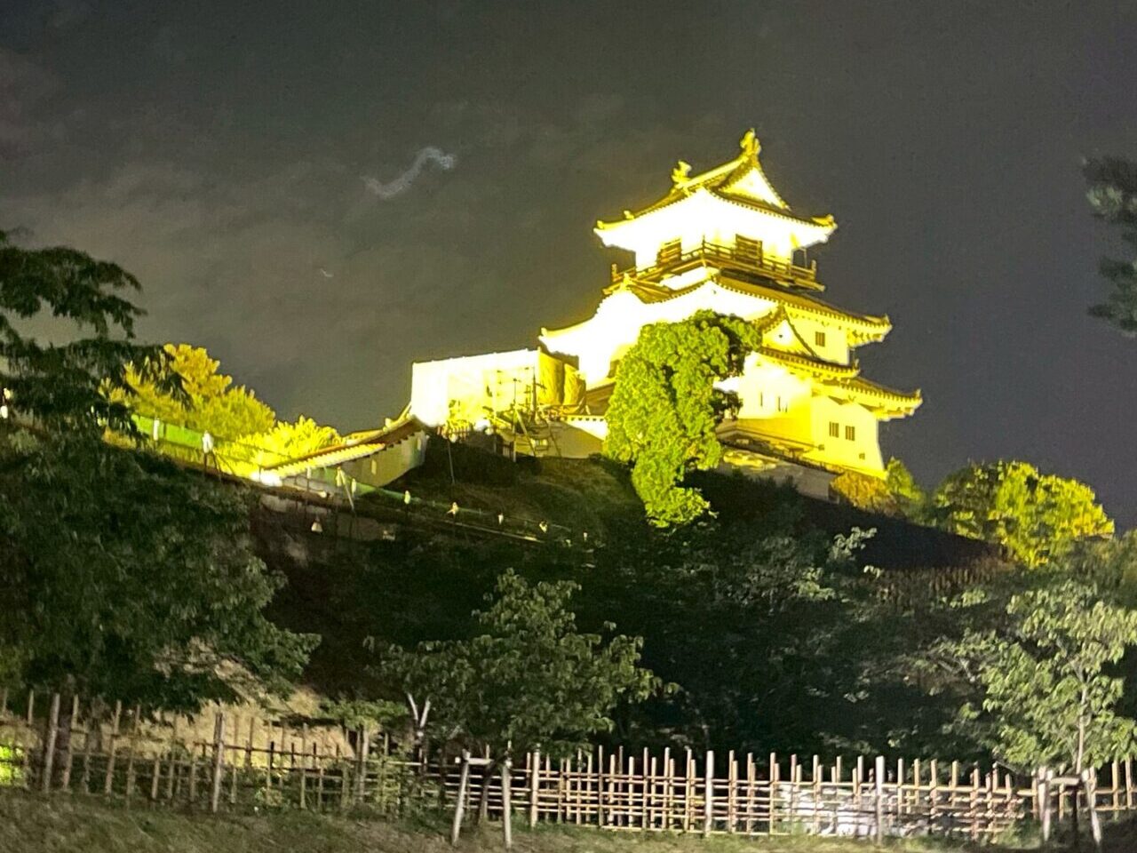掛川城イエローライトアップ