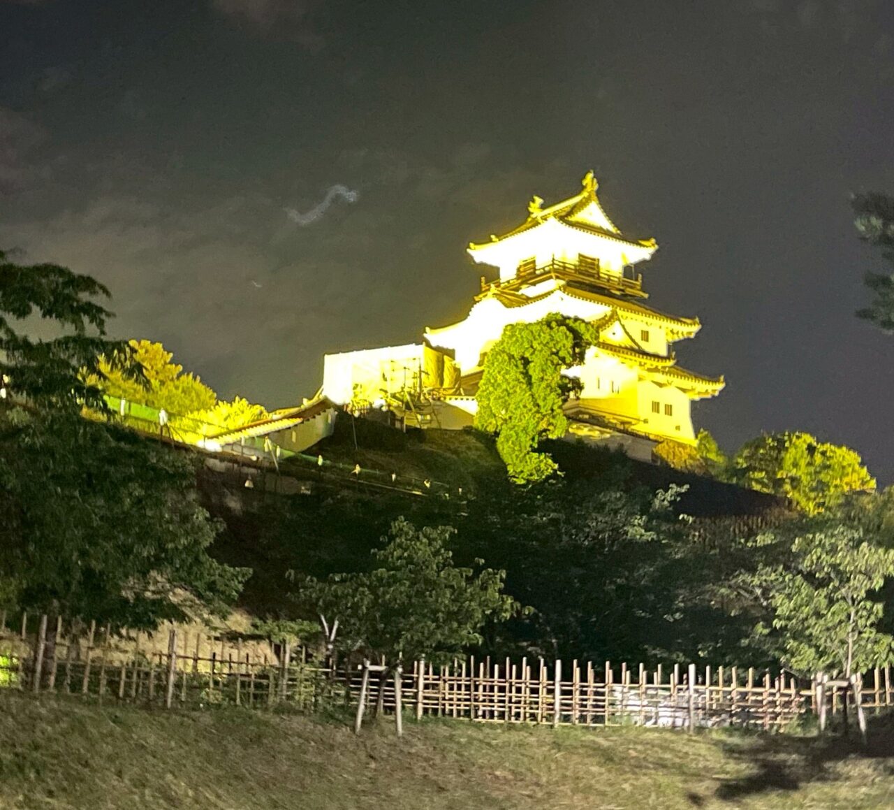 掛川城イエローライトアップ