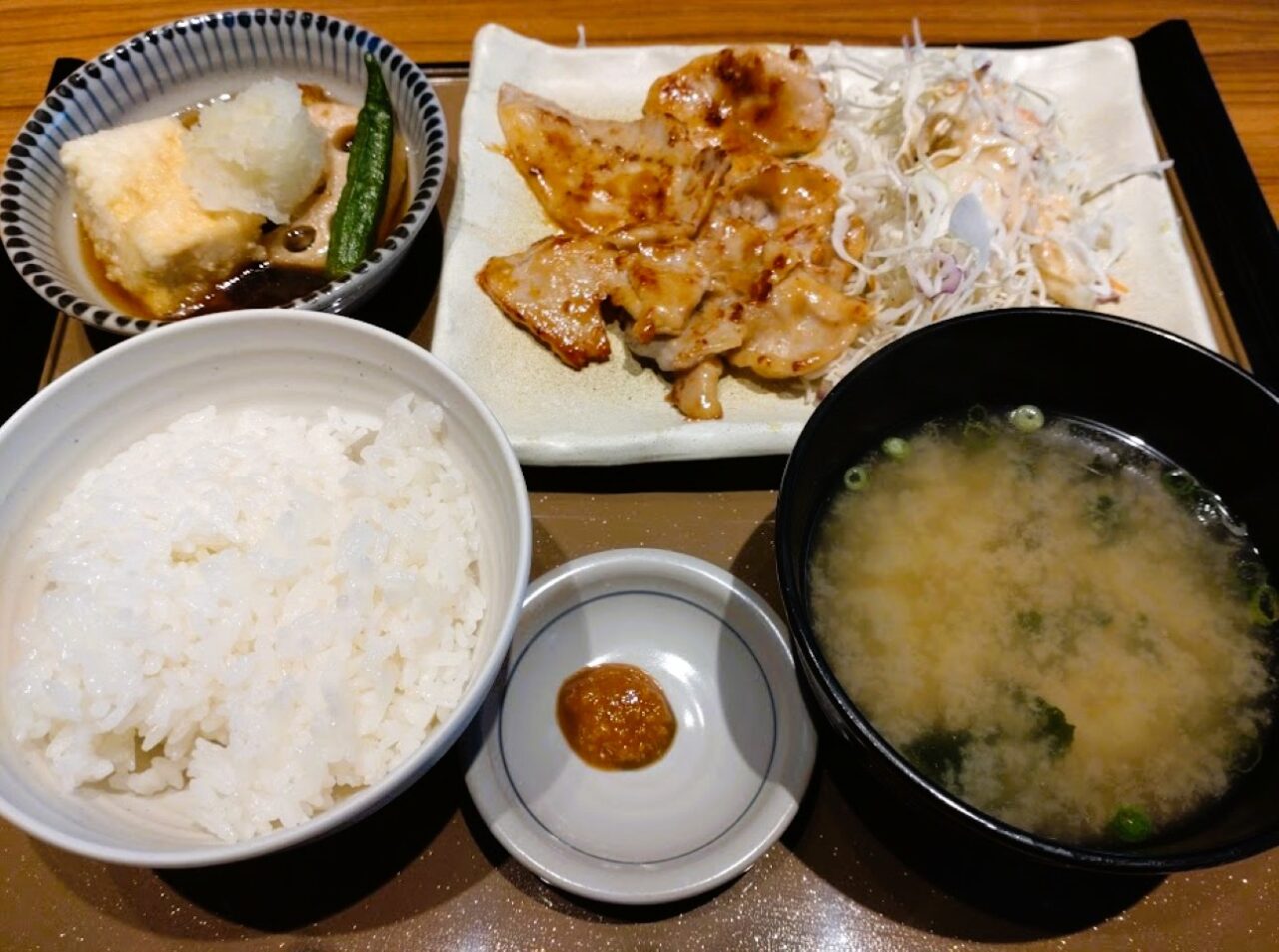 やよい軒 袋井店「三元豚ロースの西京焼と揚げ出し豆腐の定食」